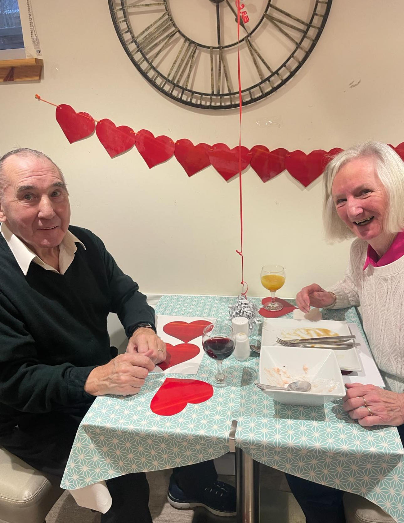 valentines-dinner-with-resident-and-loved-one-3