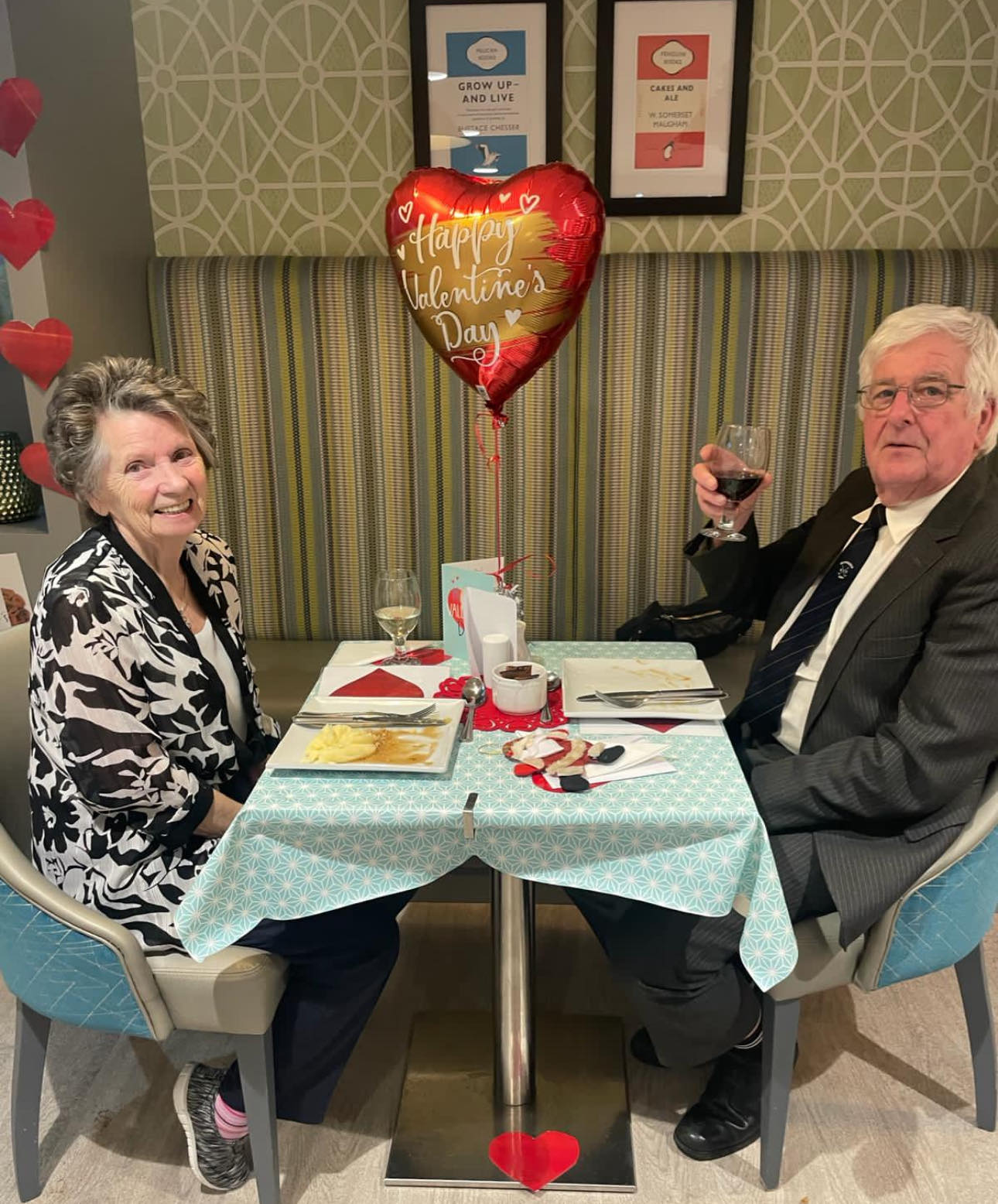 valentines-dinner-with-resident-and-loved-one