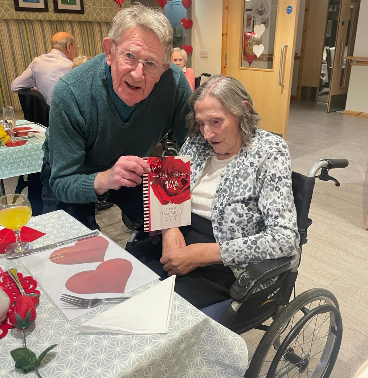 valentines-cards-with-resident-and-loved-one